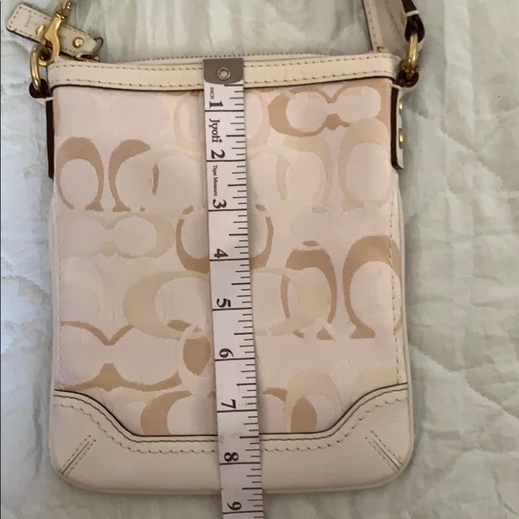 Coach Crossbody Classic Signature bag - Picture 12 of 15